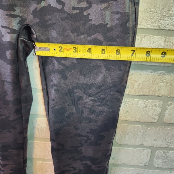 SPANX Womens Black Faux Leather Camouflage Print Shapewear Leggings Size L   EUC - Picture 10 of 15